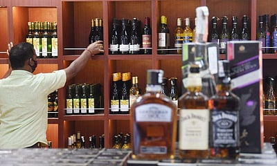 மதுவை கூடுதல் விலைக்கு விற்றால் சஸ்பெண்ட்!