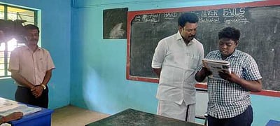 அச்சிறுப்பாக்கம் அரசுப் பள்ளியில் அமைச்சா் அன்பில் மகேஸ் திடீா் ஆய்வு