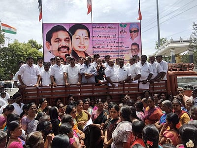 திருப்பூரில் அதிமுகவினர் ஆர்ப்பாட்டம்!