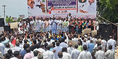 விலைவாசி உயர்வு: ராணிப்பேட்டையில் அதிமுக ஆர்ப்பாட்டம்!