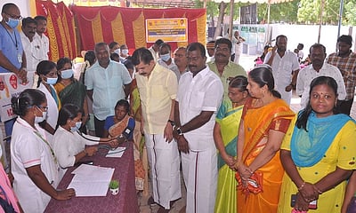 பெருமாள்புரத்தில் வருமுன் காப்போம் முகாம்