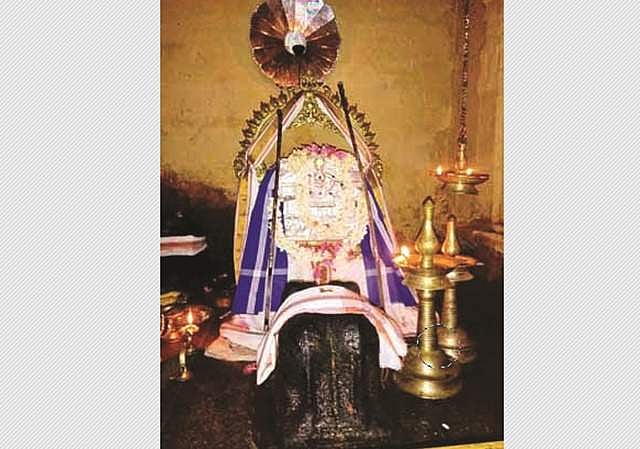 குளத்தூரிலய்யனுக்கு குதூகல வைபவம்!