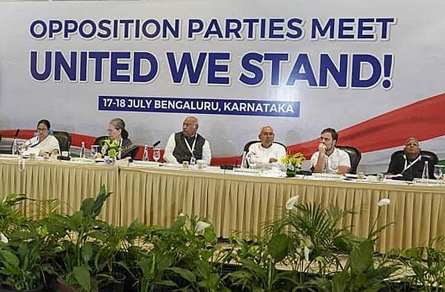 கூட்டிக் கழித்துப் பாா்த்தால்... | கட்சிகளின் மக்களவைத் தேர்தல் தயார்நிலை குறித்த தலையங்கம்