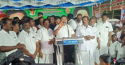 எதிர்காலத்தில் பழனிசாமி பெயரையே மறந்துவிடுவார்களோ? - இபிஎஸ் உருக்கமான பேச்சு!