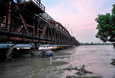 கனமழையால் மீண்டும் உயர்ந்தது வரும் யமுனை நதி - புகைப்படங்கள்