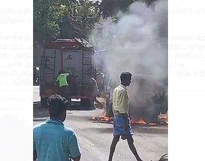 சிதம்பரம் நகரில் திடீரென எரிந்து சாம்பலான கார்!