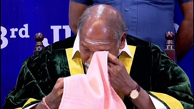 புதுச்சேரி மருத்துவக் கல்லூரி பட்டமளிப்பு விழா: ஆனந்தக் கண்ணீர் வடித்த ரங்கசாமி