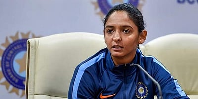 இந்திய மகளிர் அணி கேப்டனுக்கு 2 போட்டிகளில் விளையாட தடை!