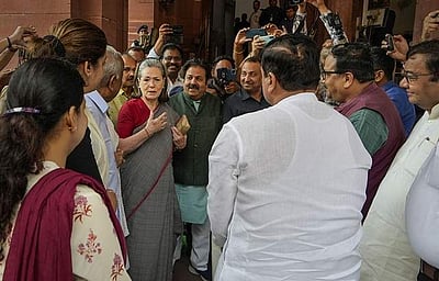 மத்திய அரசுக்கு எதிராக நம்பிக்கையில்லா தீர்மானம் தாக்கல் செய்த எதிர்க்கட்சிகள்!