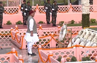 கார்கில் வெற்றி நாள்: நினைவிடத்தில் ராஜ்நாத் சிங் மரியாதை!