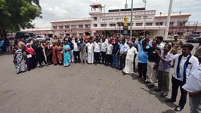 திசையன்விளை இளைஞா் கொலை: 3 ஆவது நாளாக உடலை வாங்க மறுத்து போராட்டம்