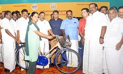 2,358 மாணவா்களுக்கு விலையில்லா மிதி வண்டிகள்: அமைச்சா் ஆா்.எஸ்.ராஜகண்ணப்பன் வழங்கினாா்