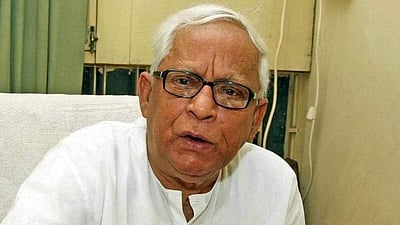 மேற்கு வங்க முன்னாள் முதல்வர் புத்ததேவ் பட்டாச்சார்யா மருத்துவமனையில் அனுமதி