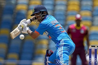 2-வது ஒருநாள் போட்டி: இந்தியா பேட்டிங்; அணியில் இரு மாற்றங்கள்!