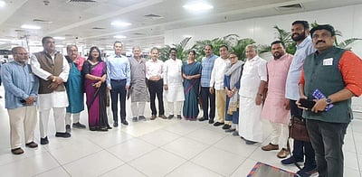 மணிப்பூரில் எதிா்க்கட்சி எம்.பி.க்கள் குழு