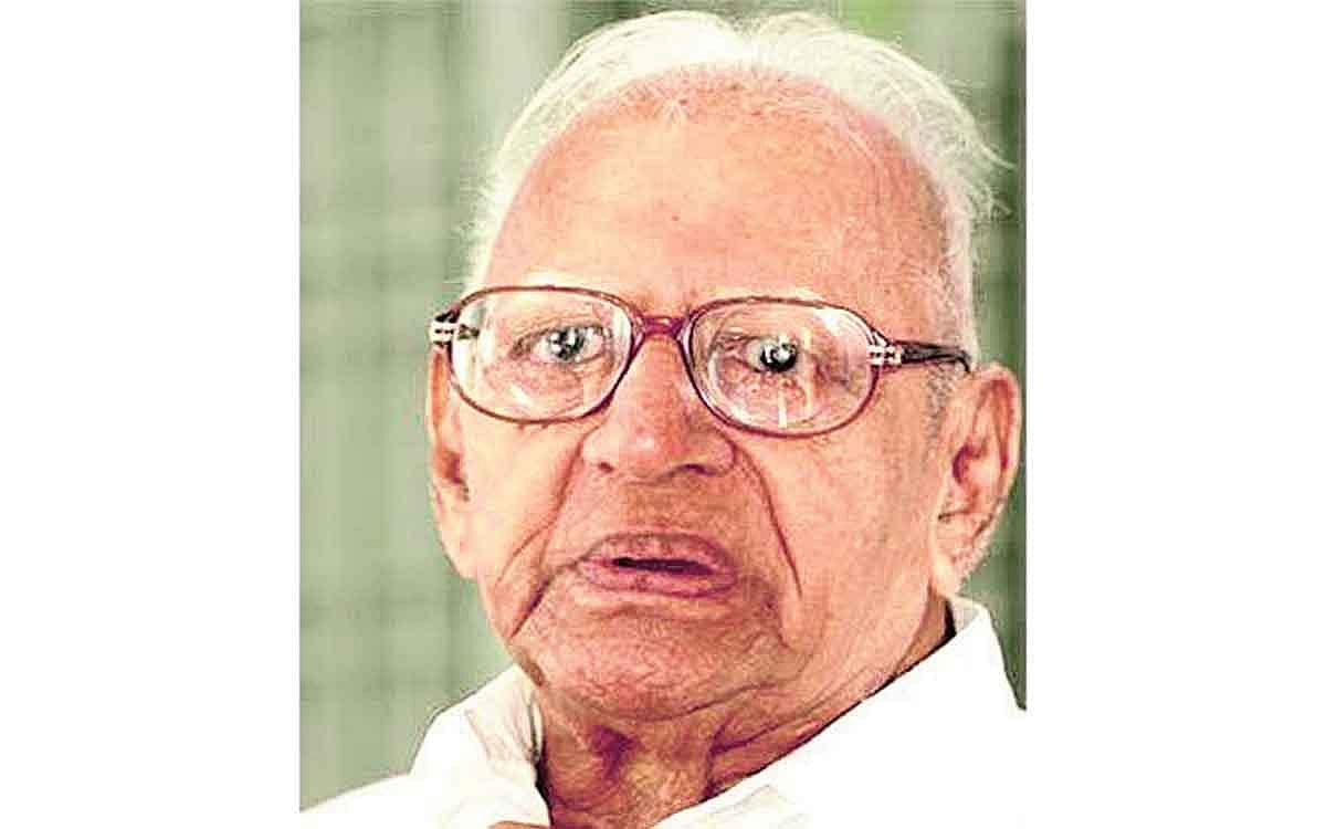 அரசியல்வாதி-அமைச்சர்-நீதியரசர்