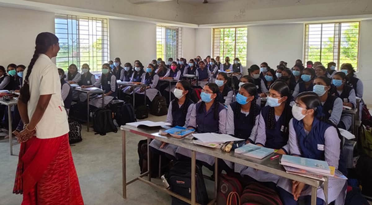 ஆசிரியா்கள் ஆச்சாரியா்களாக மாற வேண்டும்!