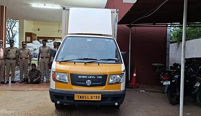 ரூ. 12 லட்சம் மதிப்பிலான போதைப் பொருள்கள் பறிமுதல்: லாரி ஓட்டுநா் கைது