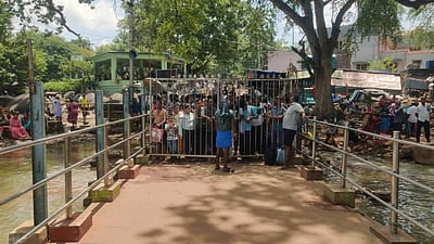 ஒகேனக்கல் அருவிகளில் கூடுதல் பாதுகாப்புடன் குளிப்பதற்கு அனுமதிக்க சுற்றுலா பயணிகள் கோரிக்கை