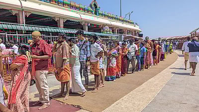 அக். 1 முதல் பழனி முருகன் கோயிலுக்குள் கைப்பேசி எடுத்துச்செல்ல தடை