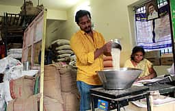 நியாய விலைக் கடைகளில்
ரசீது கட்டாயம் பெற வேண்டும்: 
பொதுமக்களுக்கு அமைச்சா் அறிவுரை