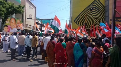 புதுச்சேரியில் பெரிய சந்தை கடைகளை அடைத்து வியாபாரிகள் போராட்டம்: காங்கிரஸ் கூட்டணி ஆதரவு