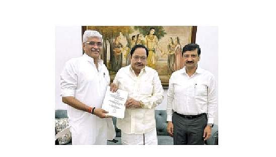 9.2 டிஎம்சி தண்ணீரை காவிரியில் கர்நாடகம் திறந்துவிட வேண்டும்: மத்திய அமைச்சரிடம் துரைமுருகன் நேரில் வலியுறுத்தல்