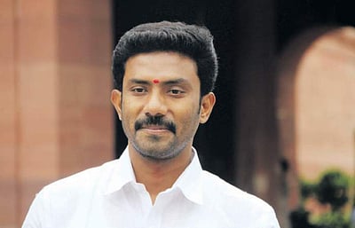 தேனி எம்.பி. ரவீந்திரநாத் வெற்றி செல்லாது: சென்னை உயா்நீதிமன்றம் தீா்ப்பு