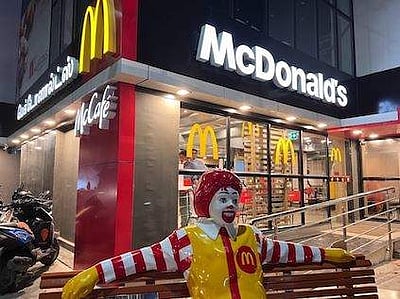 உணவுகளில் தக்காளி சேர்ப்பது நிறுத்தம்: மெக்டொனால்டு நிறுவனம் அறிவிப்பு