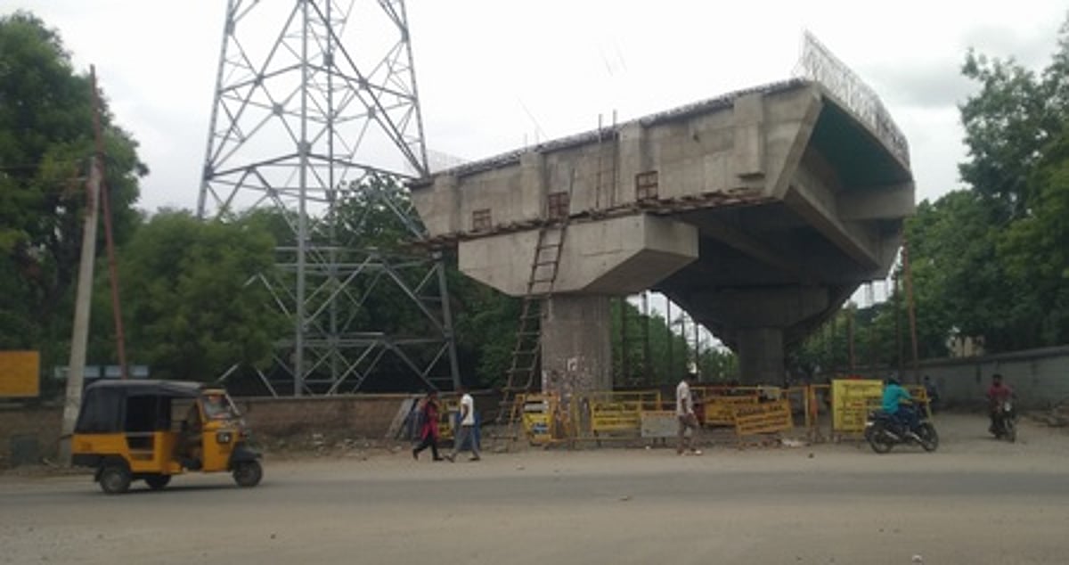 மதுரை- தேனி சாலையில் மேம்பாலம் கட்டுமானப் பணிகள் விரைவுப்படுத்தப்படுமா?