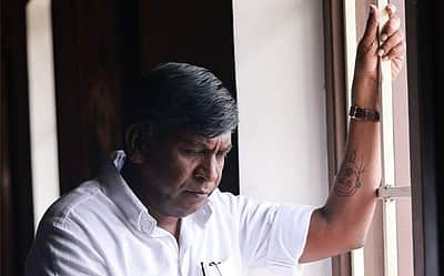 என்னை ஆள்வைத்து அடித்தார் வடிவேலு: பிரபல நடிகர் வேதனை!