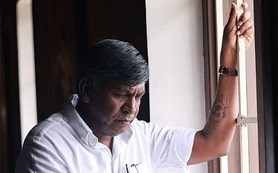 என்னை ஆள்வைத்து அடித்தார் வடிவேலு: பிரபல நடிகர் வேதனை!