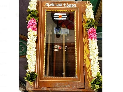 ஆண்டவன் உத்தரவு: சிவன்மலை முருகன் கோயிலில் அஸ்திரம் வைத்து பூஜை