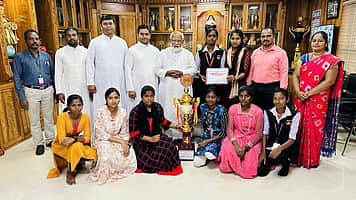 மாநில அளவிலான கையுந்துப் பந்து போட்டி: சூசைபுரம் அல்போன்சா கல்லூரி சாதனை