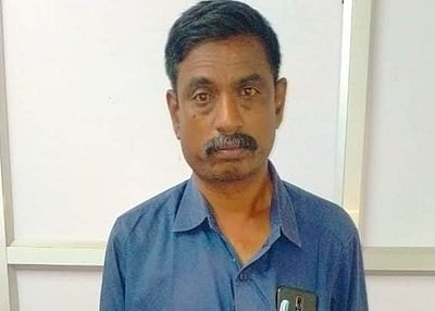 மாணவிகளிடம் மசாஜ் செய்த தலைமை ஆசிரியர் போக்சோவில் கைது; பணியிடை நீக்கம்