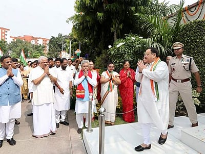 பாஜக தலைமையகத்தில் கொடியேற்றினார் நட்டா!