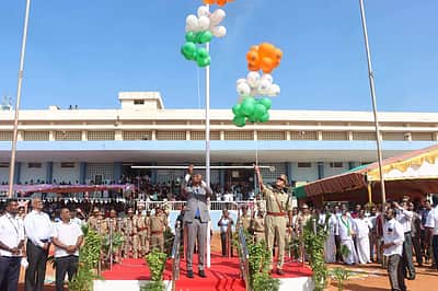 கன்னியாகுமரி மாவட்ட ஆட்சியர் தேசியக் கொடியேற்றினார்!