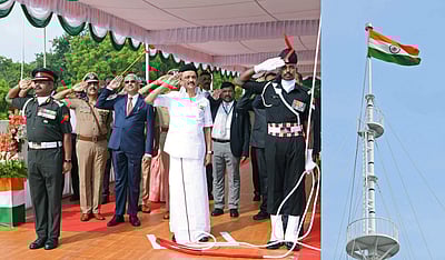 கோட்டை கொத்தளத்தில் தேசியக் கொடியேற்றினார் முதல்வா் ஸ்டாலின் - புகைப்படங்கள்