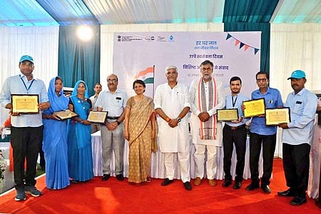 இல்லம்தோறும் குடிநீர் திட்டத்தில் பங்கேற்ற 25 மாநிலங்களின் தொழிலாளர்கள் கெளரவிப்பு