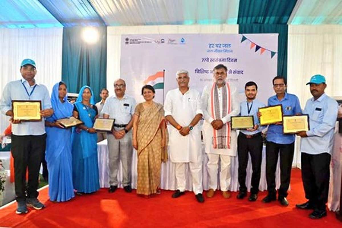 இல்லம்தோறும் குடிநீர் திட்டத்தில் பங்கேற்ற 25 மாநிலங்களின் தொழிலாளர்கள் கெளரவிப்பு