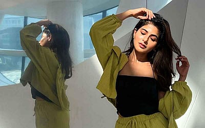 கியூட் உடையில் ஐஸ்வர்யா மேனன் - புகைப்படங்கள்