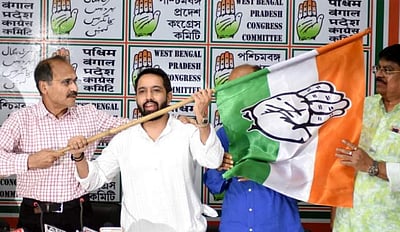 காங்கிரஸில் இணைந்த திரிணமூல் காங்கிரஸின் முன்னாள் இளைஞரணித் தலைவர்