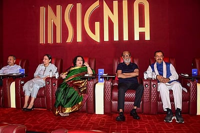 உ.பி. துணை முதல்வருடன் ஜெயிலர் படம் பார்த்த ரஜினி