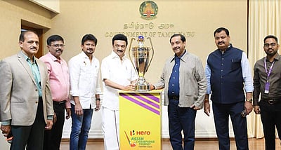 ஆசிய ஆடவர் ஹாக்கி போட்டி நாளை(ஆக. 3) தொடக்கம்: முதல்வரிடம் கோப்பை வழங்கப்பட்டது