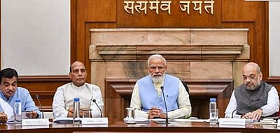 நாடாளுமன்றத்தில் தொடர் அமளி: மூத்த அமைச்சர்களுடன் பிரதமர் மோடி ஆலோசனை!