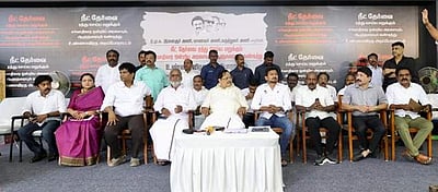 நீட் தேர்வு: திமுக உண்ணாவிரத போராட்டம் தொடக்கம்!