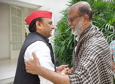 அகிலேஷ் யாதவை சந்தித்த ரஜினிகாந்த்!