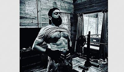 வைரலாகும் சூர்யாவின் சிக்ஸ் பேக் புகைப்படம்! 