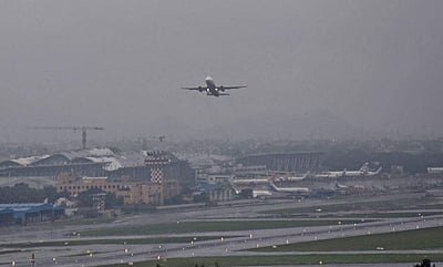 சென்னை மழை: தரையிறக்க முடியாமல் திருப்பி அனுப்பப்பட்ட விமானங்கள்!