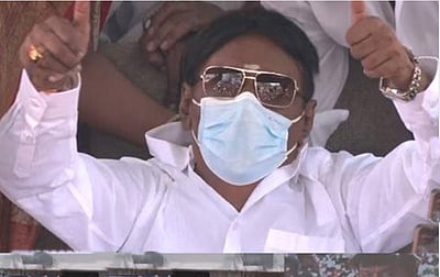 விஜயகாந்துக்கு கரோனா உறுதி: மியாட் மருத்துவமனையில் போலீசார் குவிப்பு 